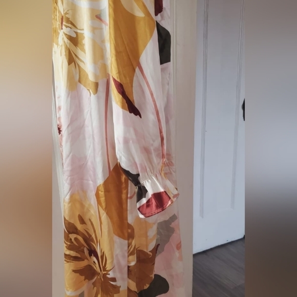 Vintage open Gown. 🌴 - Picture 4 of 6